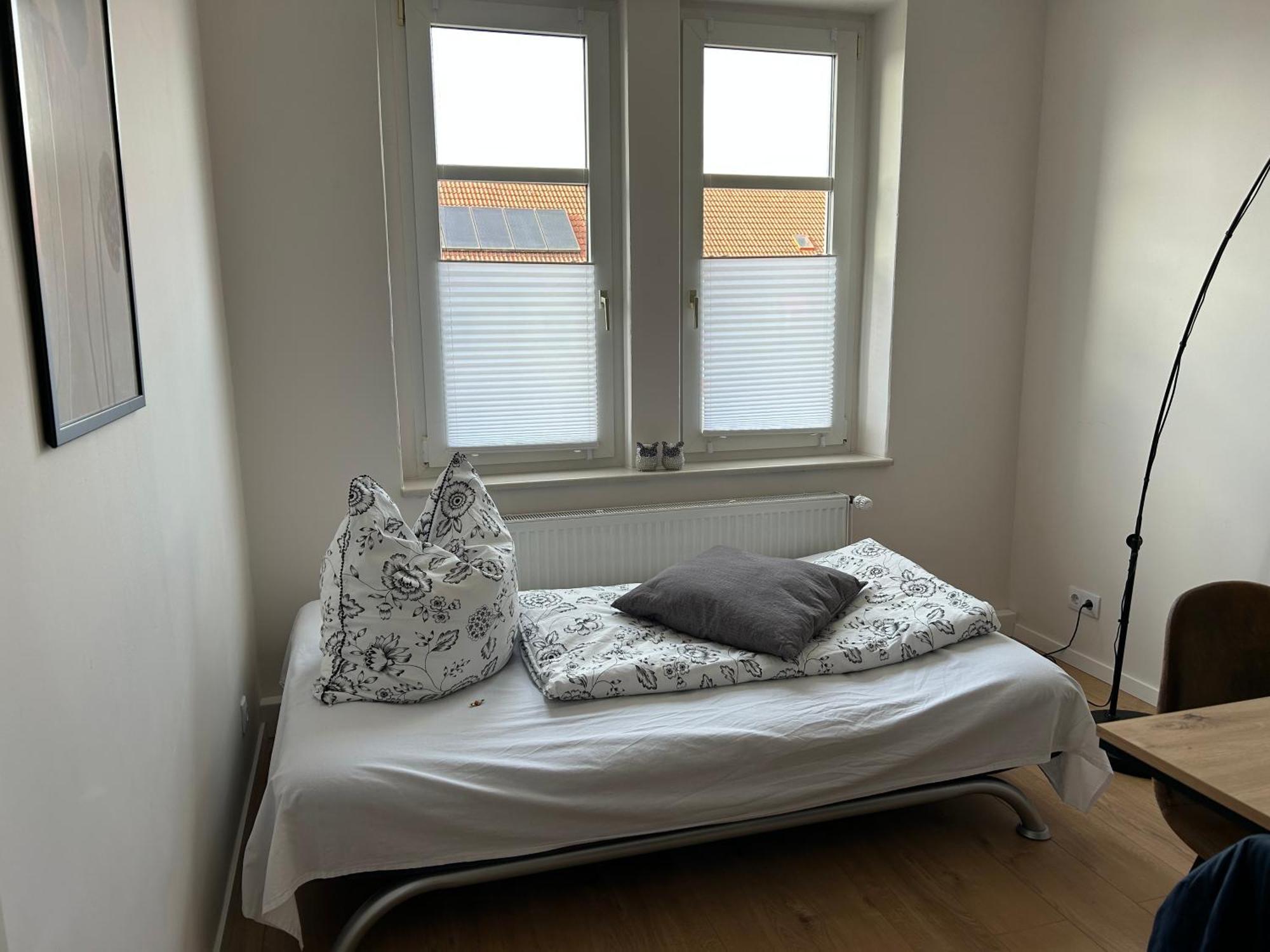 Schoene Neue 4 Zimmer Wohnung Mit Sued-Balkon Bis 8 Personen Naumburg  Luaran gambar