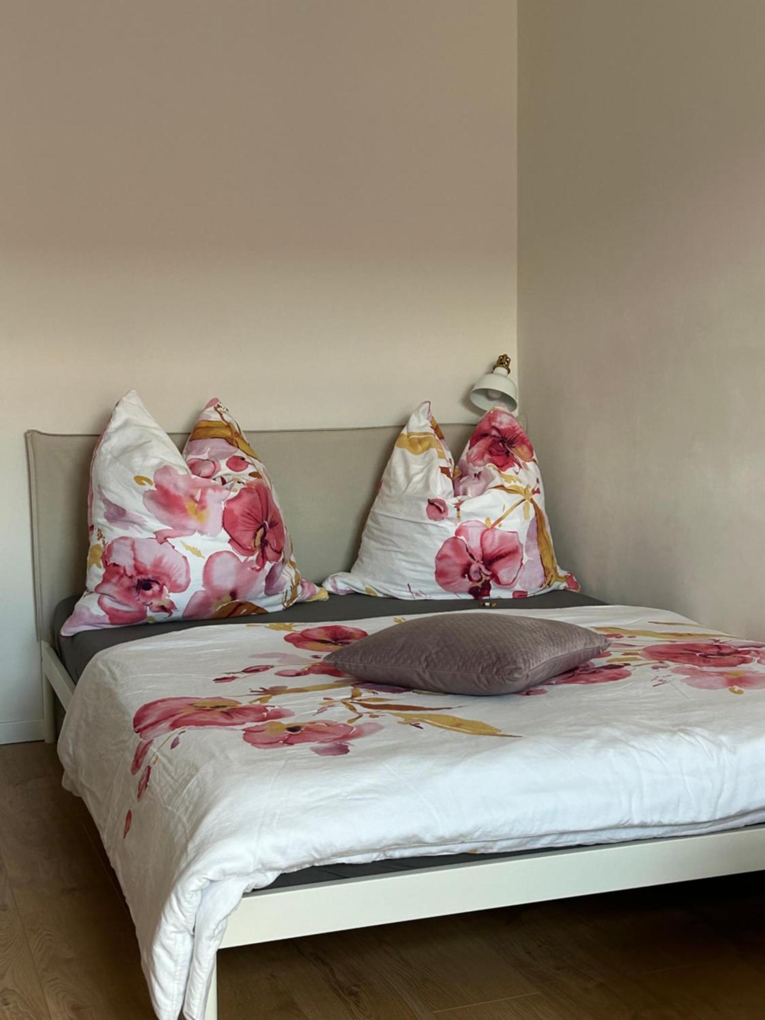 Schoene Neue 4 Zimmer Wohnung Mit Sued-Balkon Bis 8 Personen Naumburg  Luaran gambar